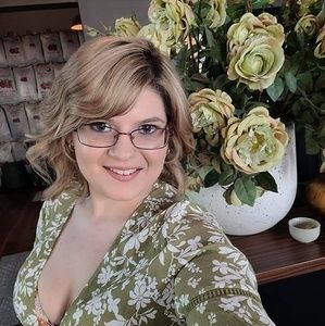 Meet your Posher, Esther-lerose